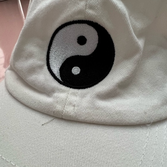 🎉 HOST PICK 🎉 BDG Yin and Yang White Baseball Cap - Picture 2 of 5